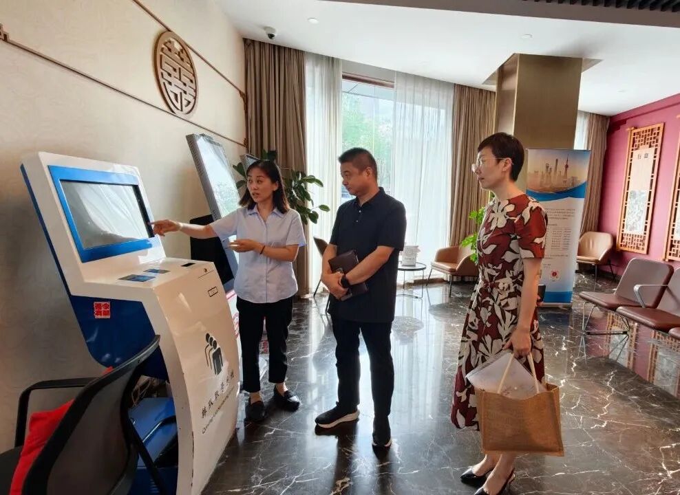 区民政局领导调研区婚姻登记管理所