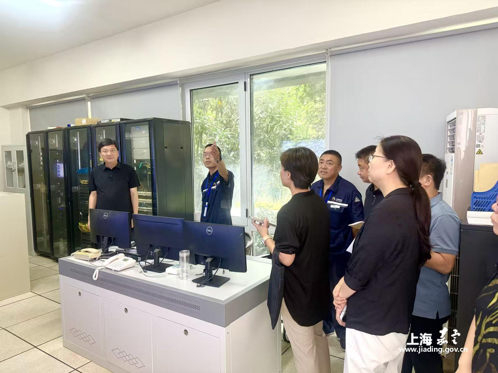 丁炯炯副区长节前走访区内两家养老机构